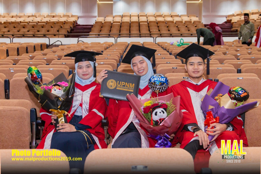 Gaduation Convocation PWTC Family Portfolio MAL 2019 -38.webp